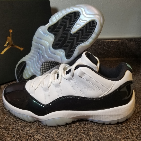 retro 11 low emerald